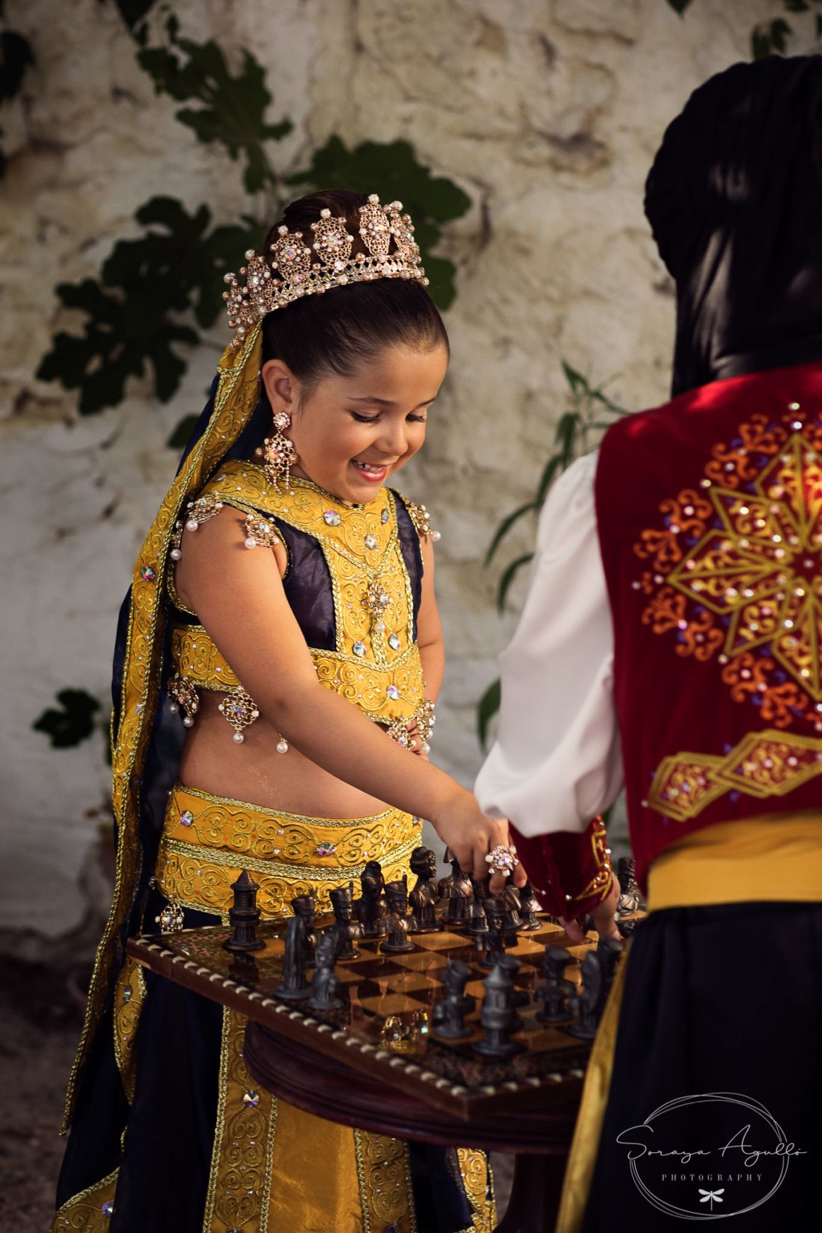 niños comparsa tarik jugando al ajedrez
