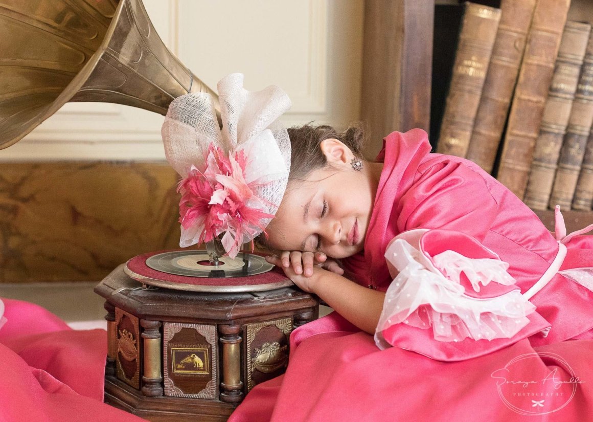 niña durmiendo gramófono